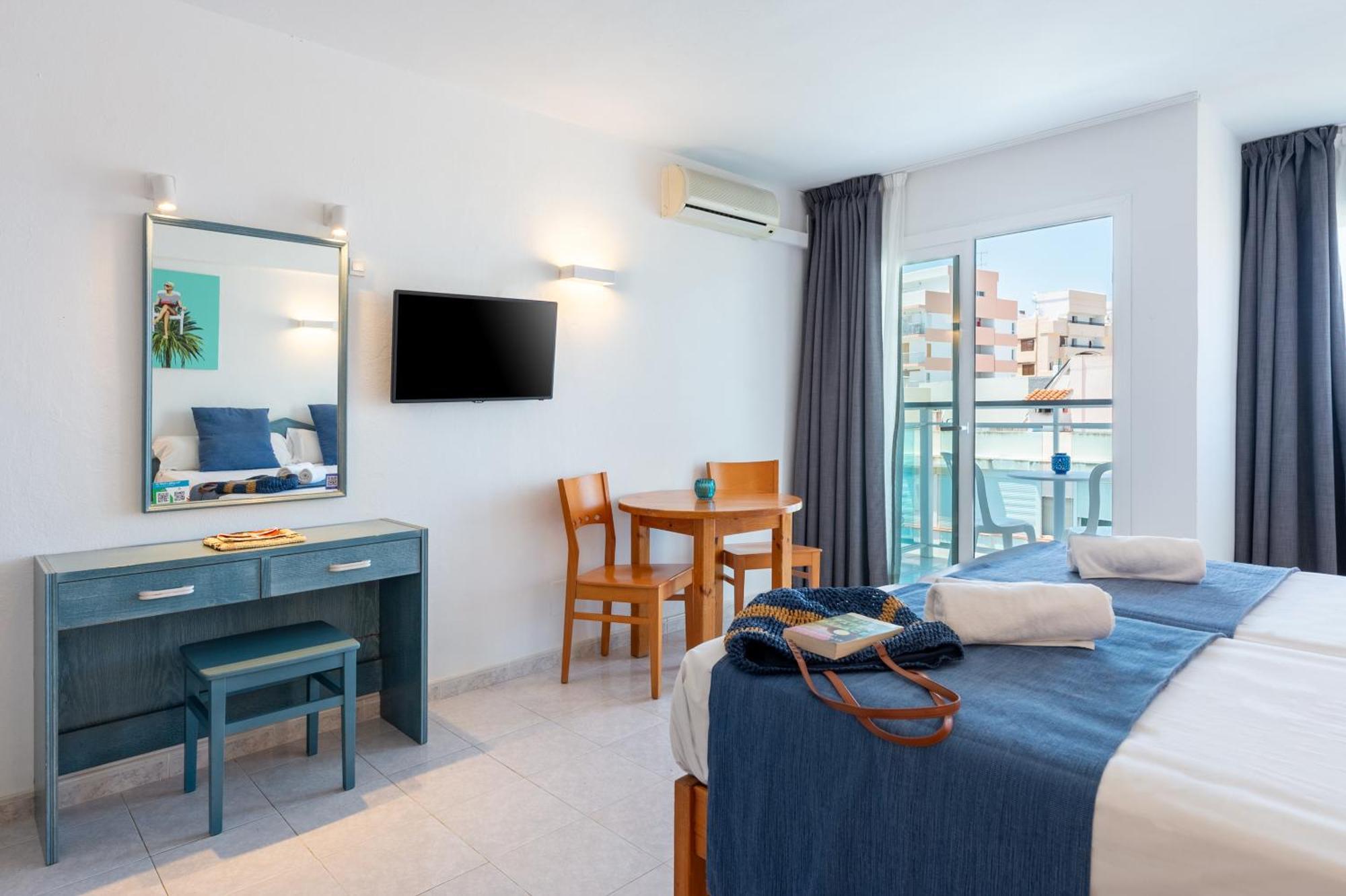 Hotel Apartamentos Vibra Central City - Adults Only Sant Antoni de Portmany Exterior foto